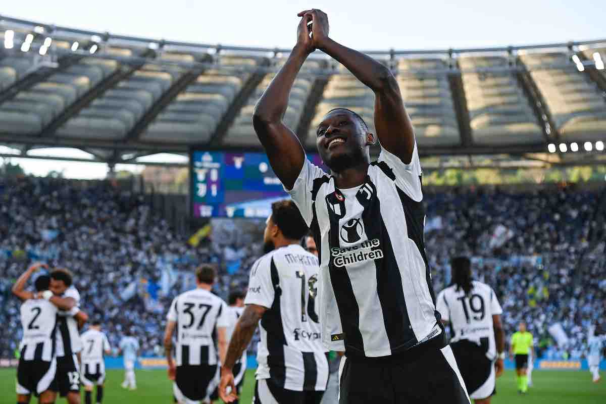 Kolo Muani esulta dopo un gol
